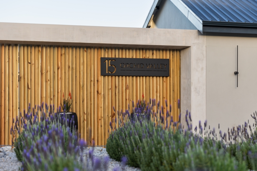 6 Bedroom Property for Sale in Brackenridge Western Cape